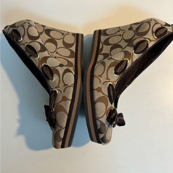 Coach adorable round toe logo monogram wedges with bows NOS without tags size 8 - Picture 3 of 13